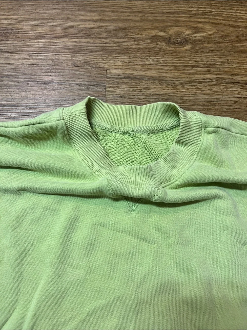 Vuori Sedona Crewneck Soft Sweatshirt Lime Green Pullover Relaxed Fit Minimalist